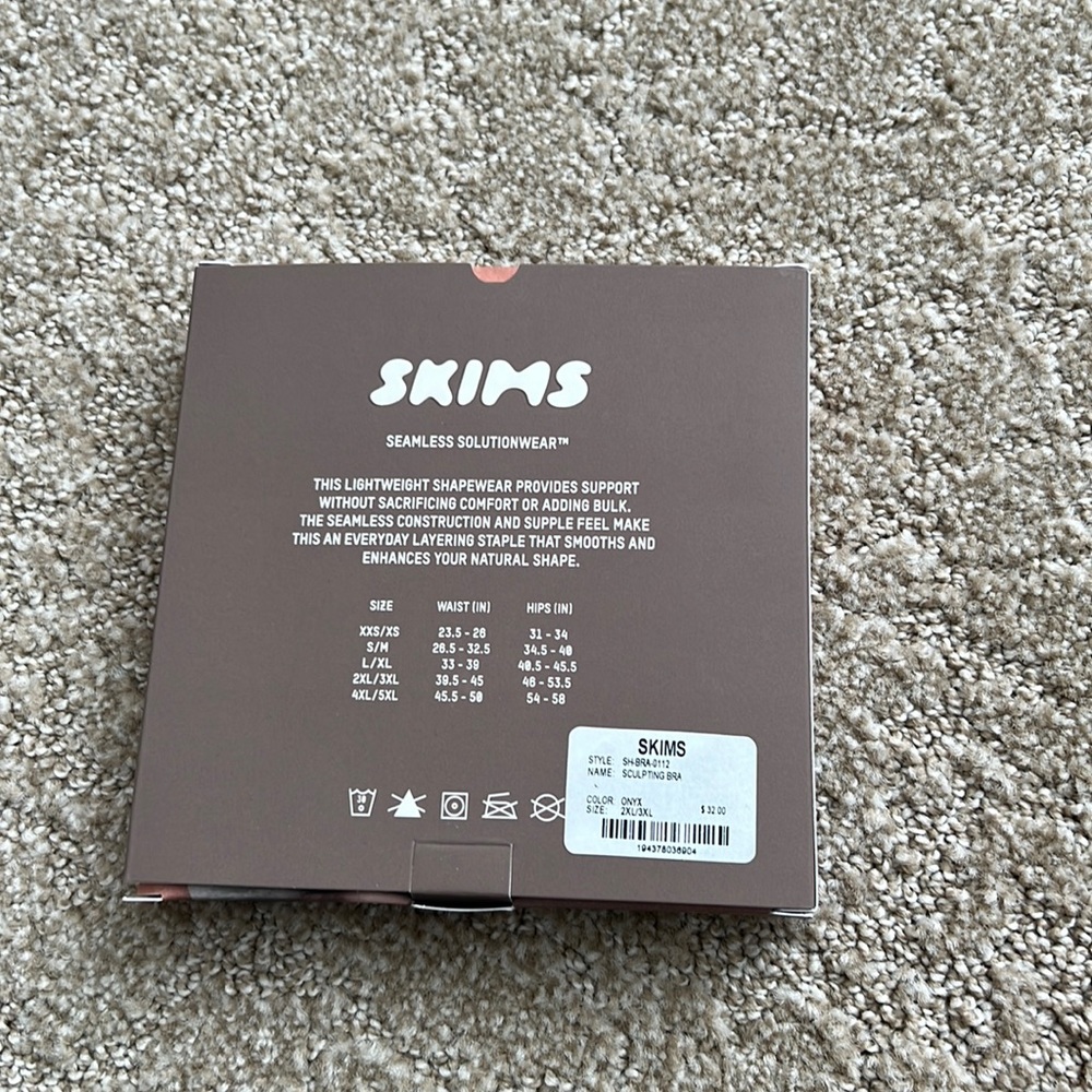 NIB! Skims sculpting bra. Black!